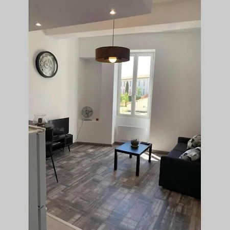 La Petite Romanite Apartment *